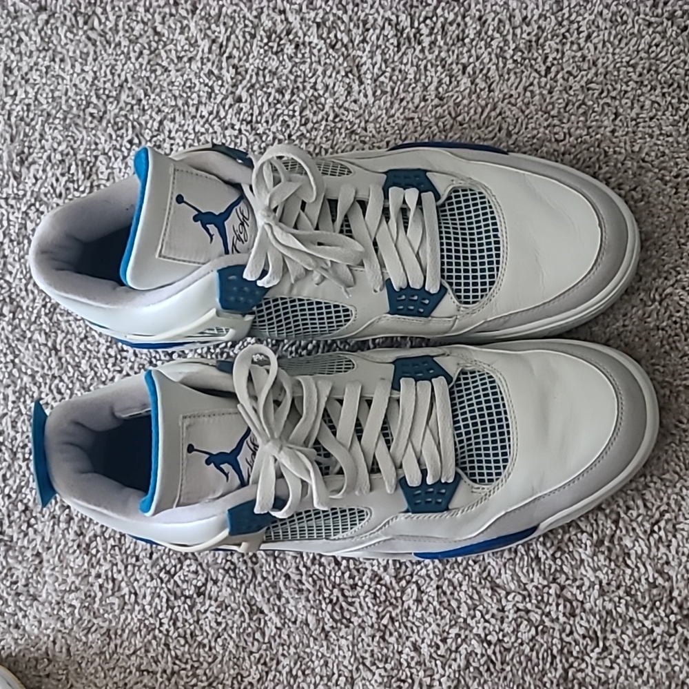 Air Jordan Retro 4 "Military Blue"